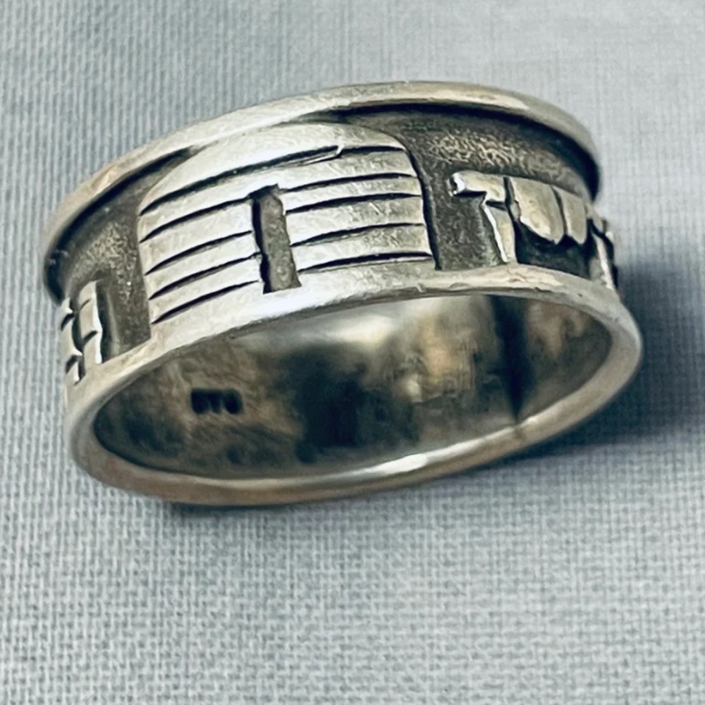 AWESOME VINTAGE NATIVE AMERICAN NAVAJO STERLING SILVER STORYTELLER BAND SIZE 5.5